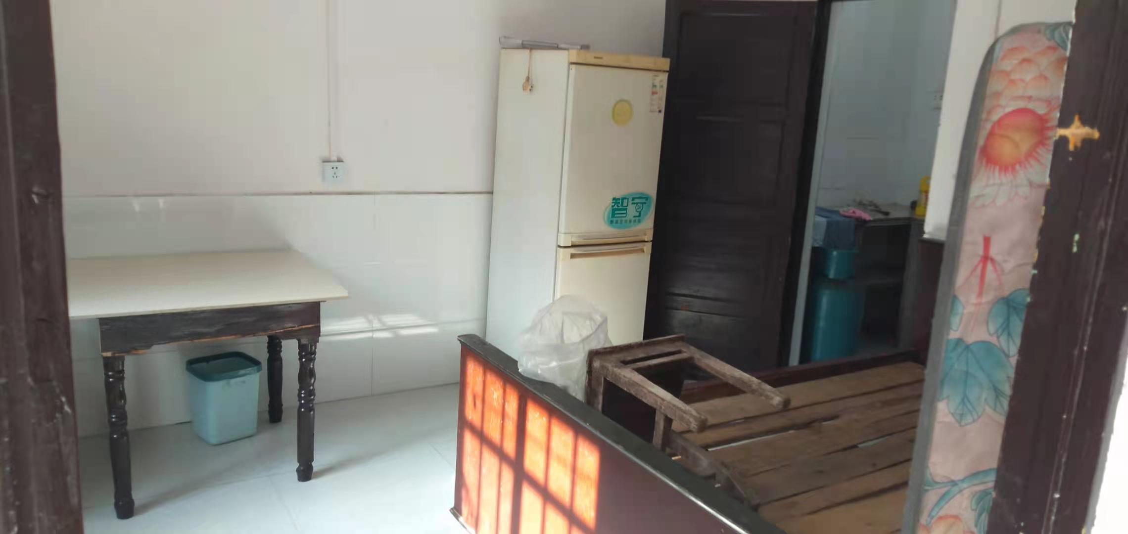 龙泰大楼(龙泰小区)  1室1厅1卫    700.0元/月 龙泰大楼(龙泰小区)  1室1厅1卫    700.0元/月室内图