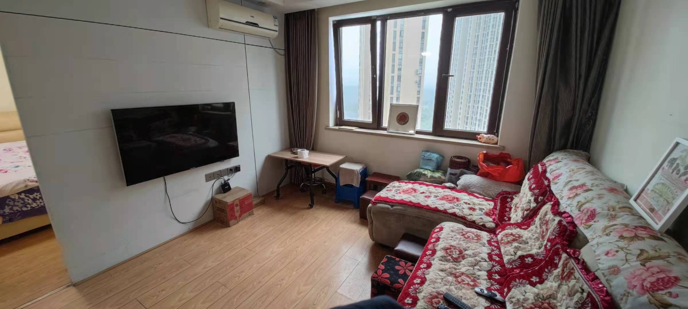 岭秀天下  1室1厅1卫    1200.0元/月 岭秀天下  1室1厅1卫    1200.0元/月室内图