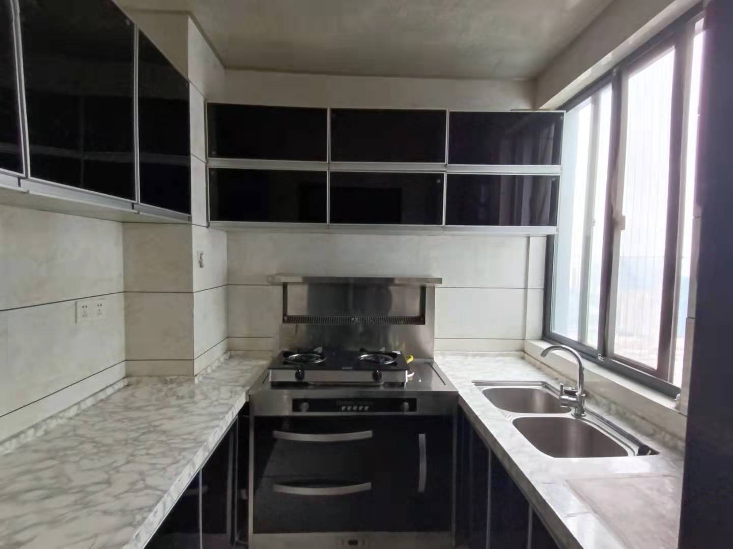 嘉天嘉园  3室2厅2卫    110.0万 嘉天嘉园  3室2厅2卫    110.0万客厅