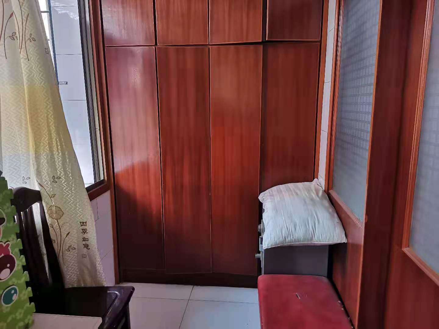 粟公港社区 4室2厅2卫 60.0万 粟公港社区 4室2厅2卫 60.0万阳台