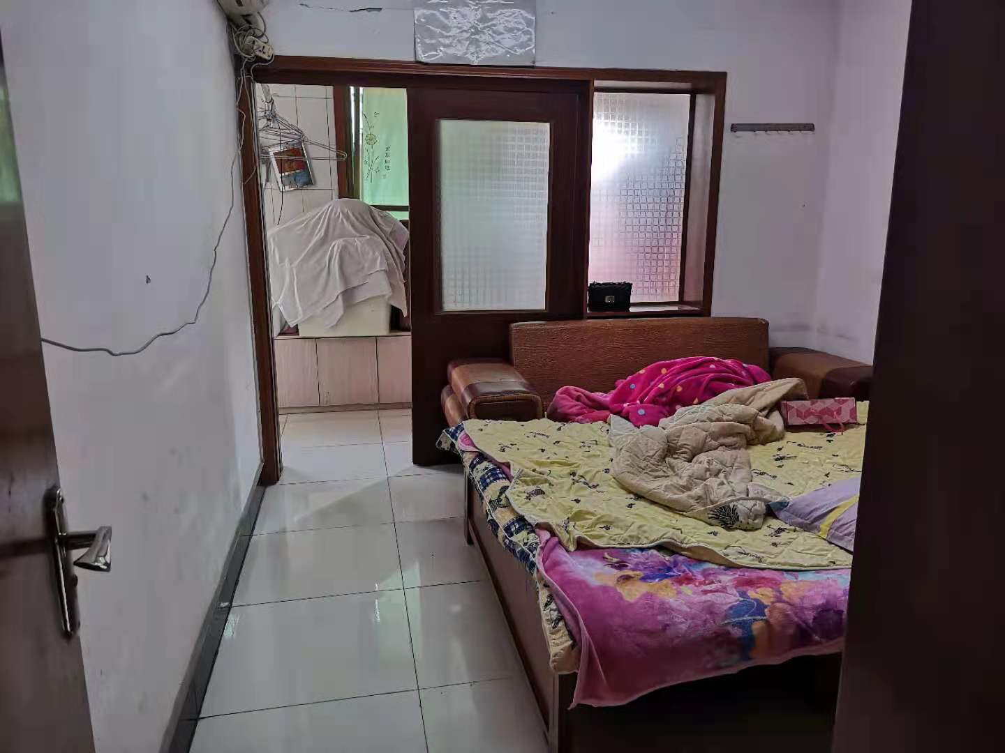 粟公港社区 4室2厅2卫 60.0万 粟公港社区 4室2厅2卫 60.0万卧室