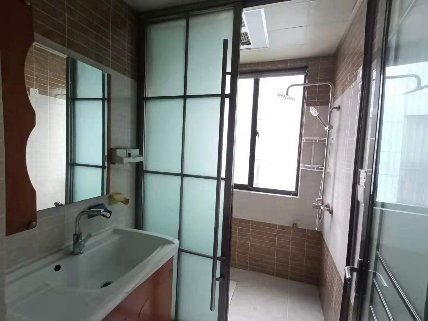 嘉天嘉园  3室2厅2卫    110.0万 嘉天嘉园  3室2厅2卫    110.0万客厅