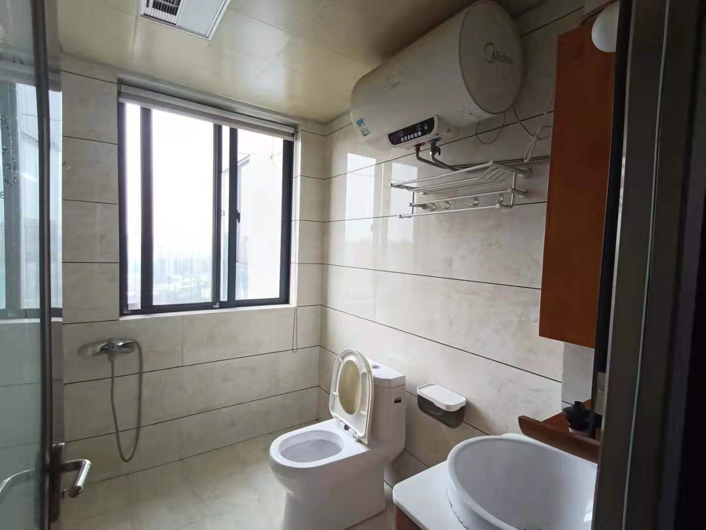 嘉天嘉园  3室2厅2卫    110.0万 嘉天嘉园  3室2厅2卫    110.0万客厅