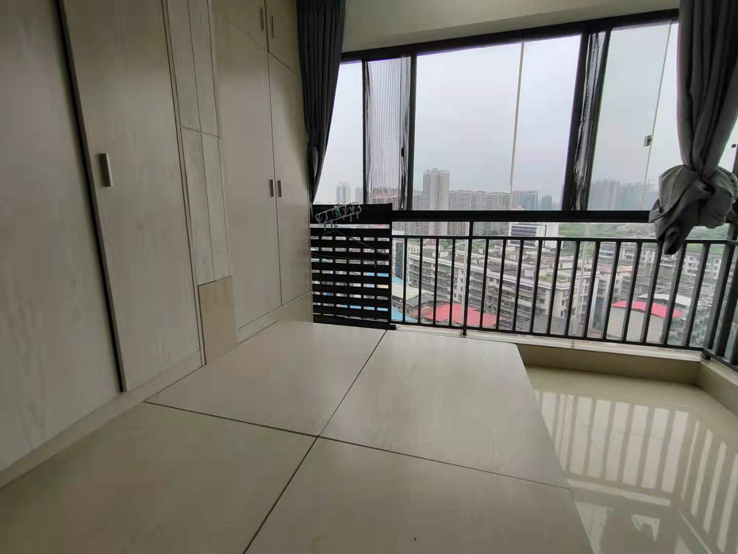 中泰峰境  1室1厅1卫   35.00万客厅