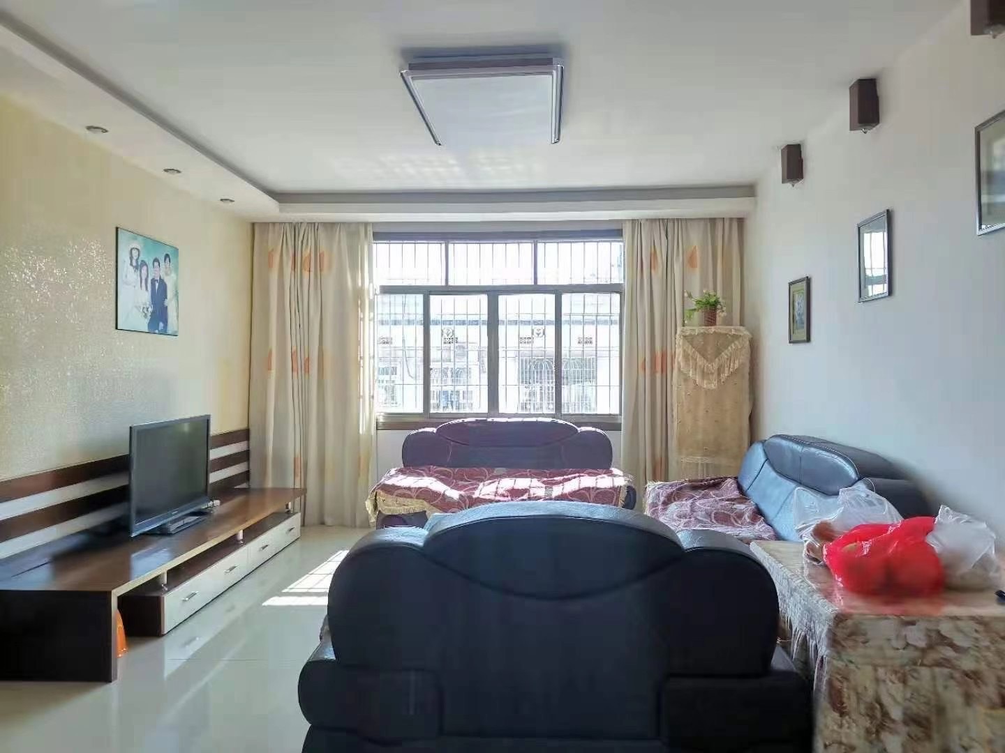 涟钢粮食局家属楼  3室2厅2卫    42.8万 涟钢粮食局家属楼  3室2厅2卫    42.8万