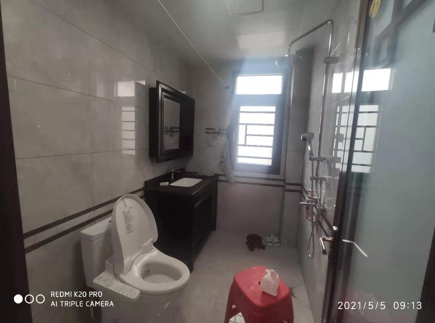 东方豪苑 3室2厅2卫 110.0万 东方豪苑 3室2厅2卫 110.0万卫生间