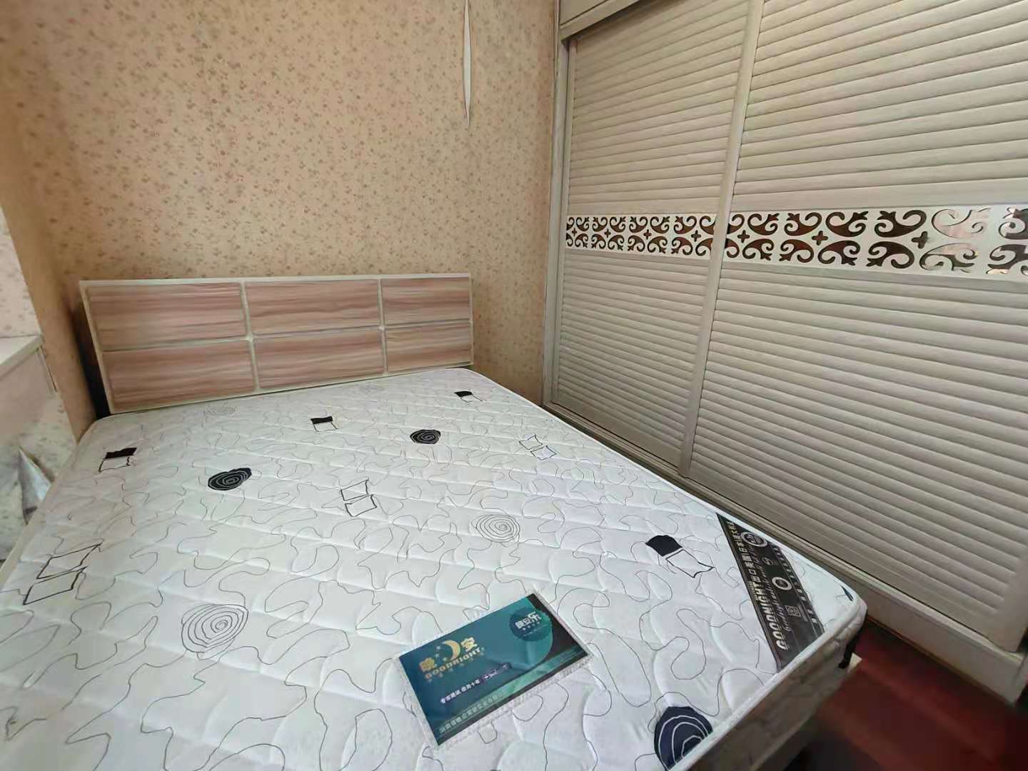 中泰峰境  1室1厅1卫   35.00万客厅