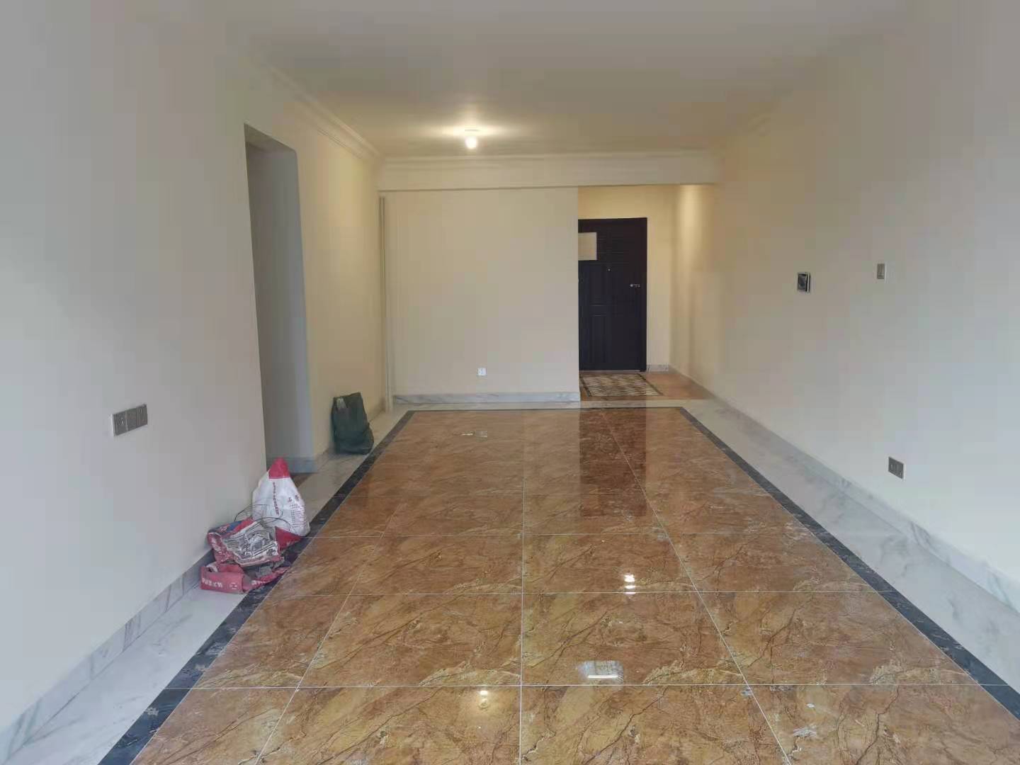 碧桂园梓山府  3室2厅2卫    2500.0元/月 碧桂园梓山府  3室2厅2卫    2500.0元/月室内图