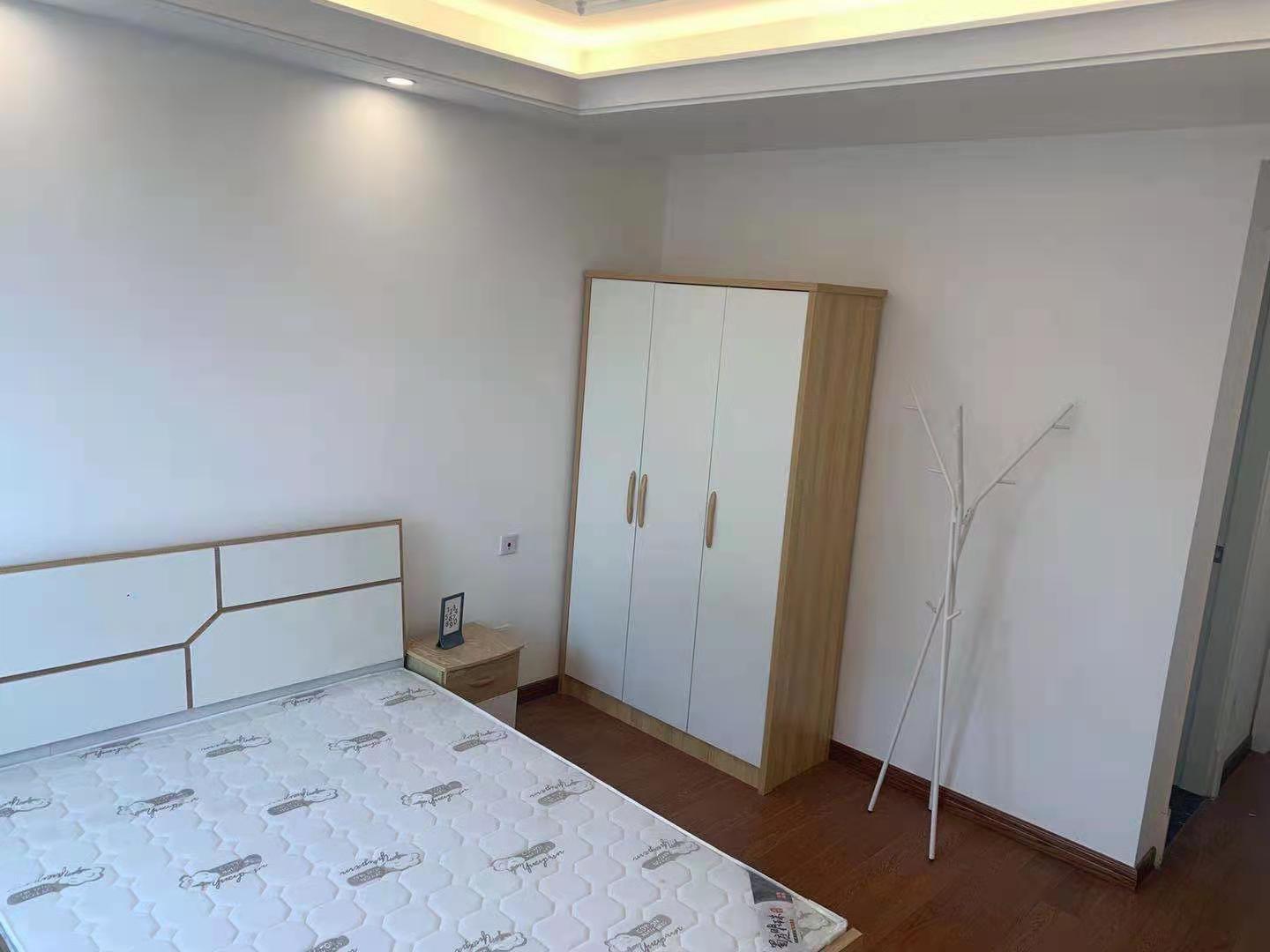 中海锦江城云熙一期 3室2厅2卫 2600.0元/月 中海锦江城云熙一期 3室2厅2卫 2600.0元/月室内图