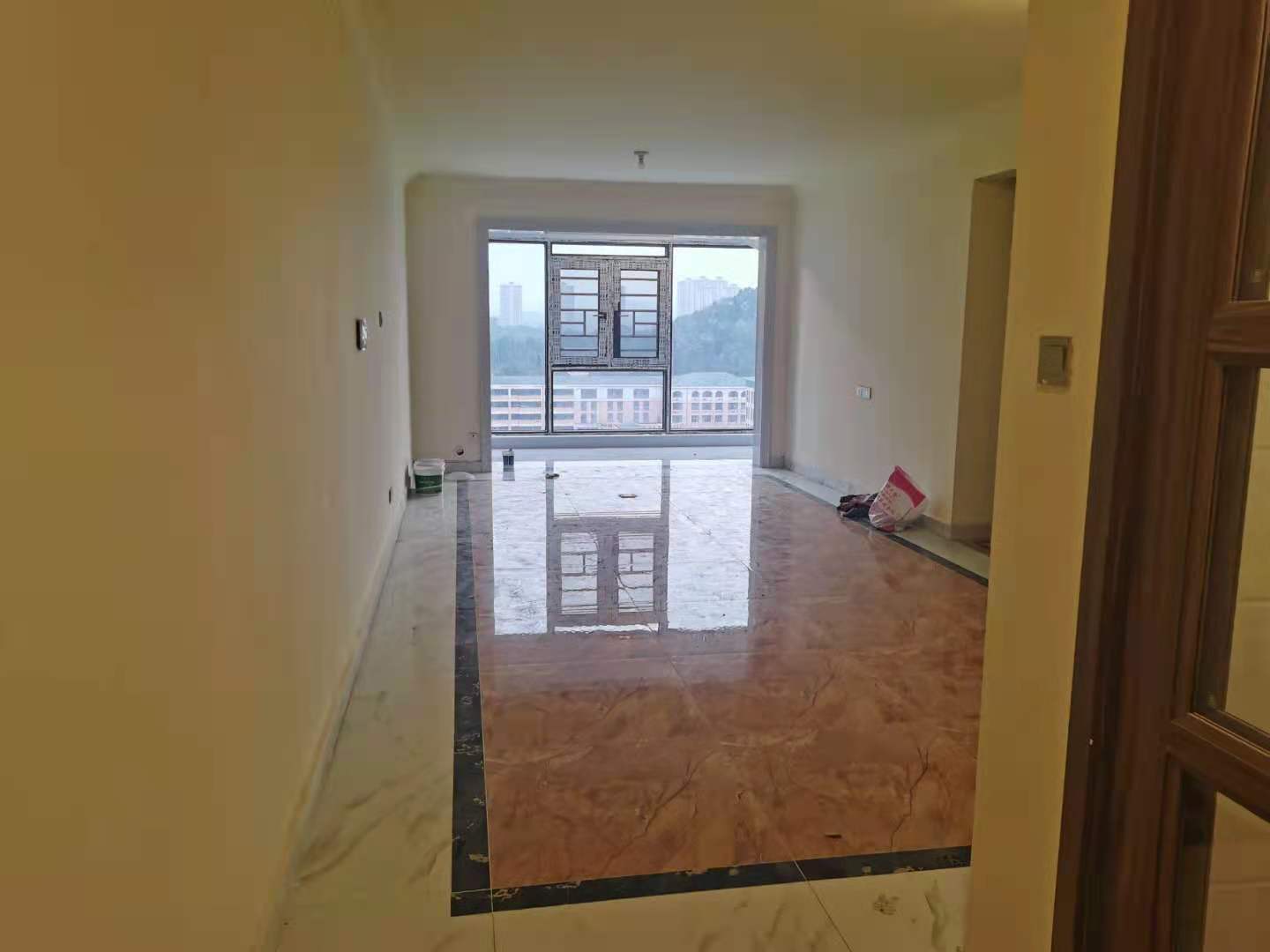 碧桂园梓山府  3室2厅2卫    2500.0元/月 碧桂园梓山府  3室2厅2卫    2500.0元/月室内图