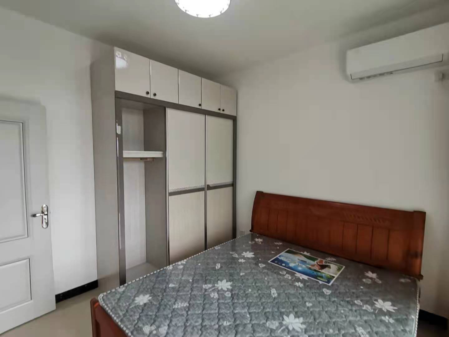 南湖春天  2室1厅1卫    1900.0元/月 南湖春天  2室1厅1卫    1900.0元/月