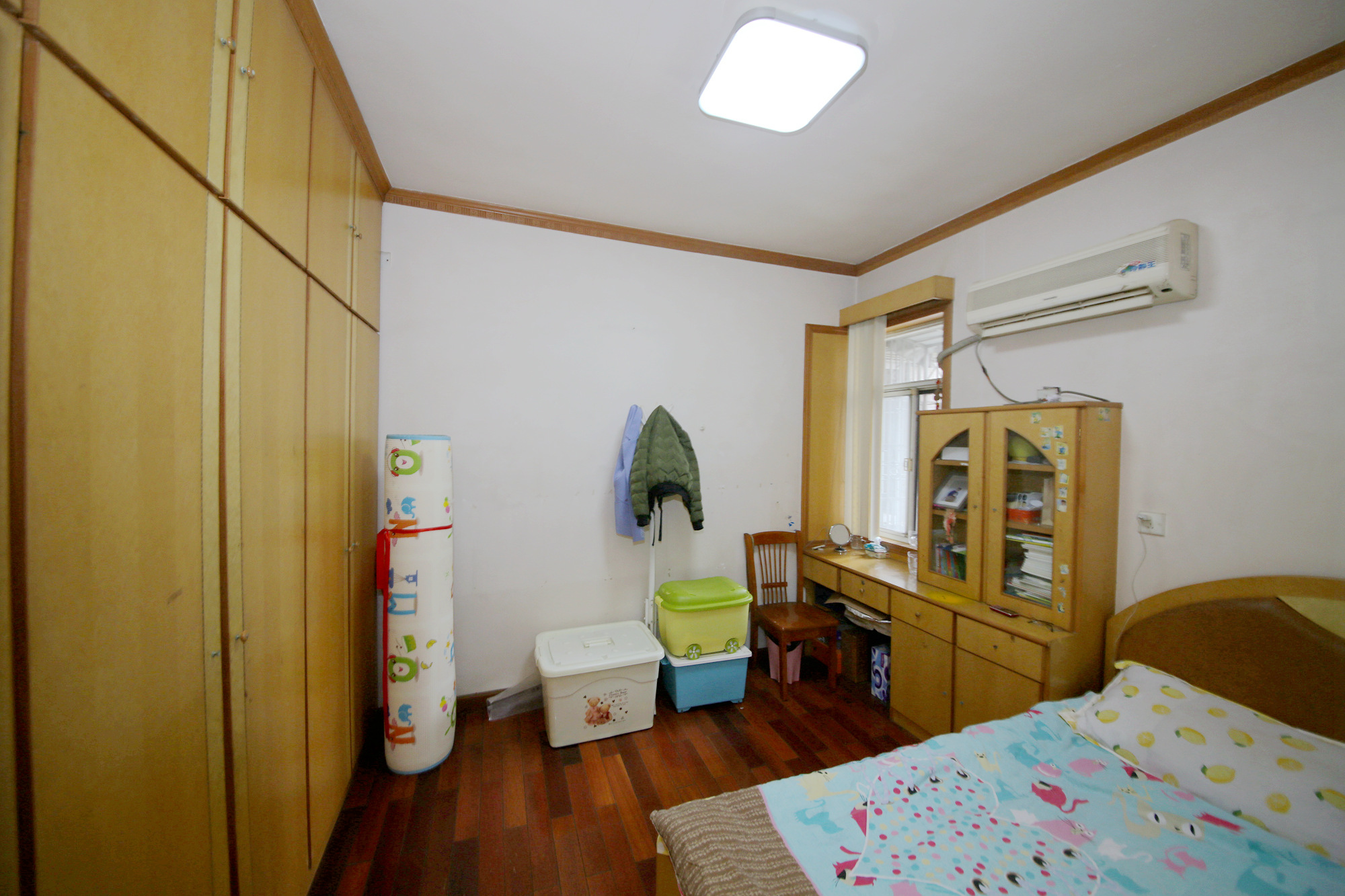 安泰新村  3室2厅1卫   55.00万卧室
