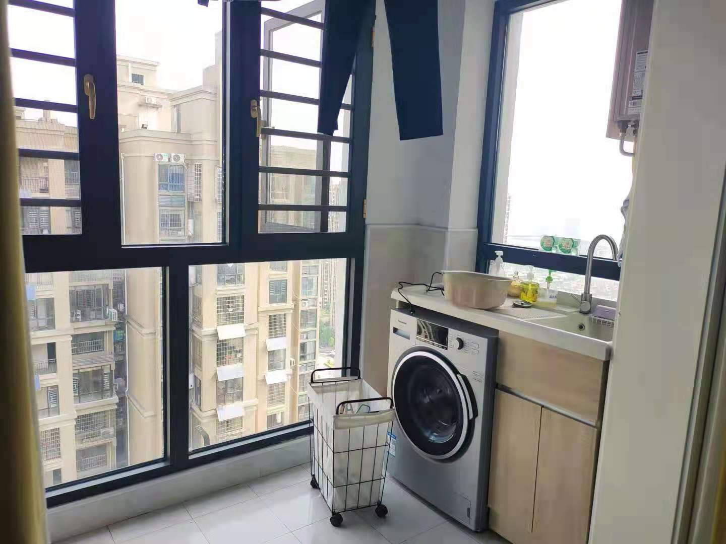 天地人和  3室2厅2卫    93.8万 天地人和  3室2厅2卫    93.8万阳台