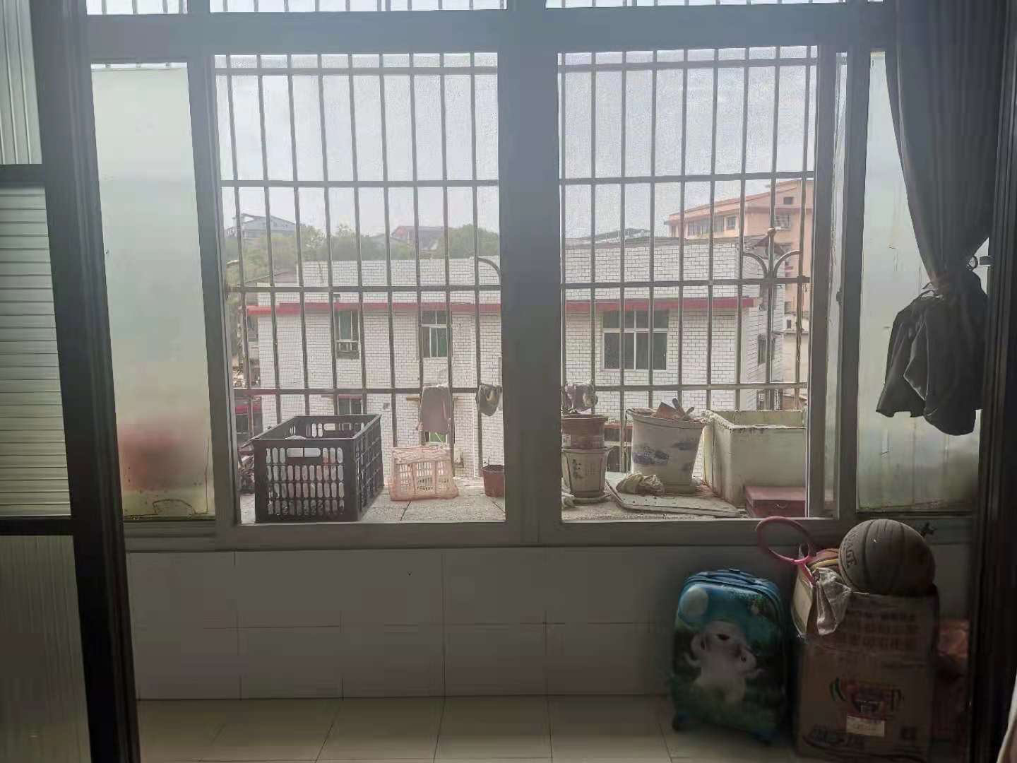 工学院学府村  3室2厅1卫    1000.0元/月 工学院学府村  3室2厅1卫    1000.0元/月室内图