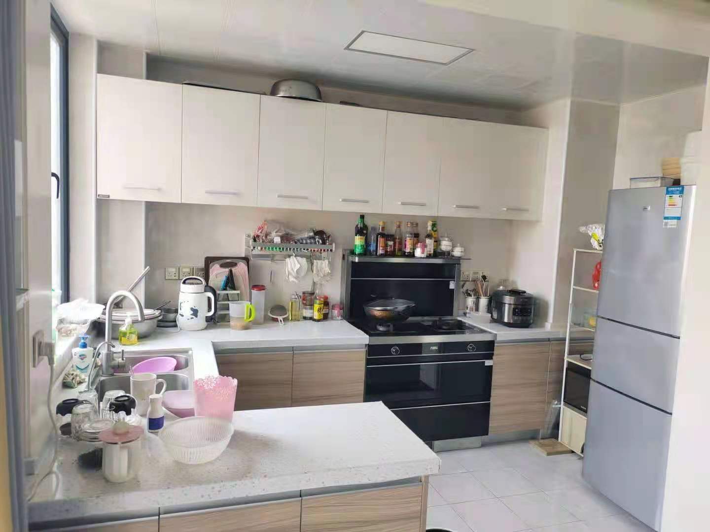 天地人和  3室2厅2卫    93.8万 天地人和  3室2厅2卫    93.8万厨房