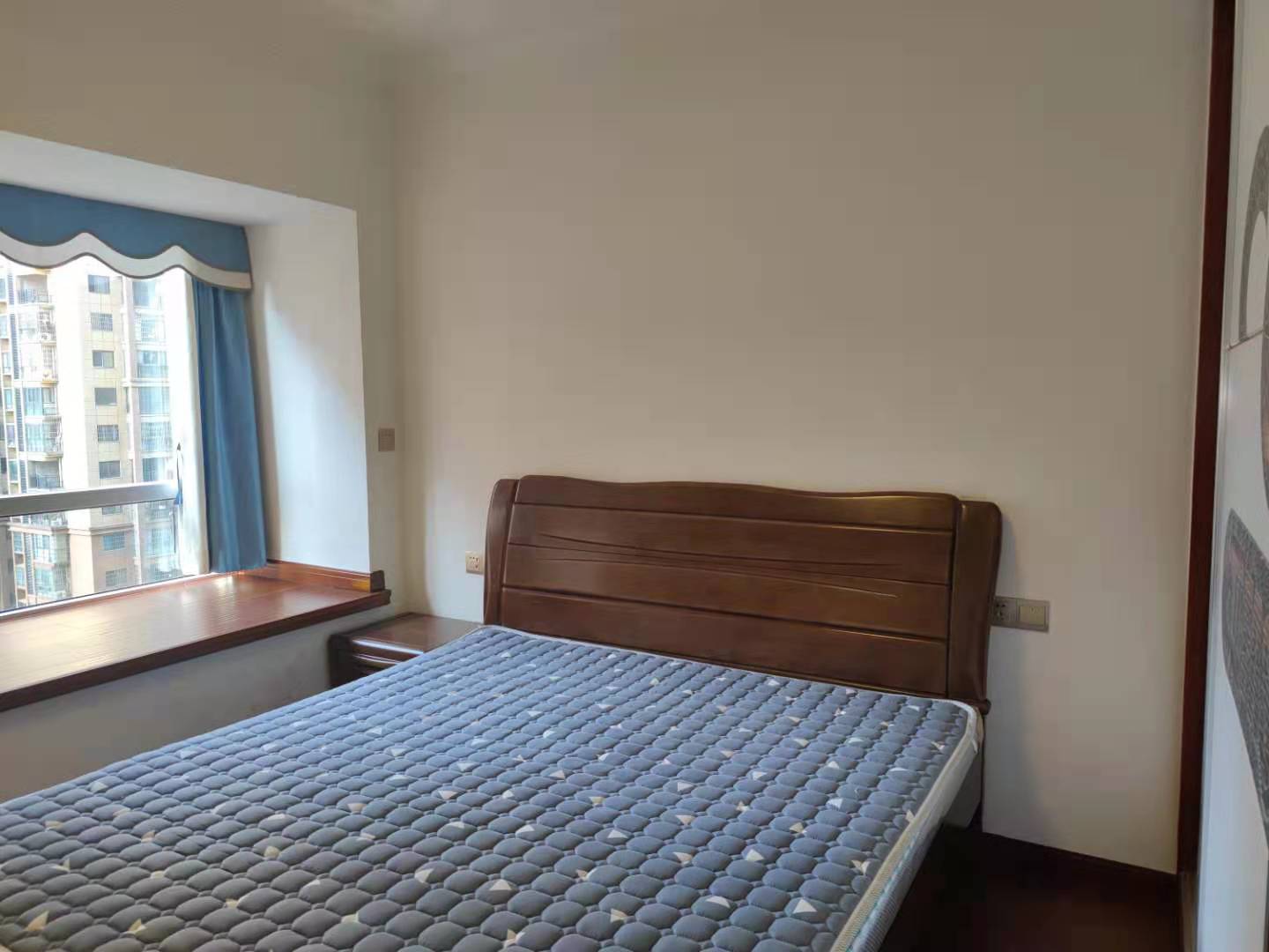 鑫天格林香山  3室2厅2卫    1700.0元/月室内图