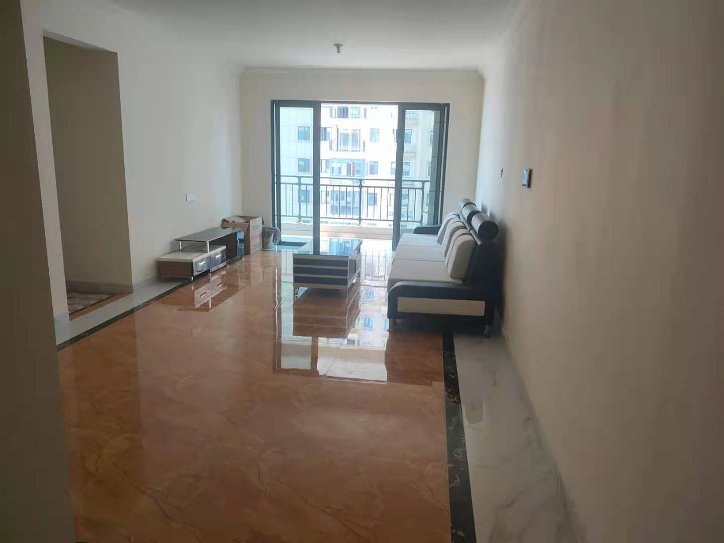 碧桂园梓山府  3室2厅2卫    2500.0元/月 碧桂园梓山府  3室2厅2卫    2500.0元/月室内图