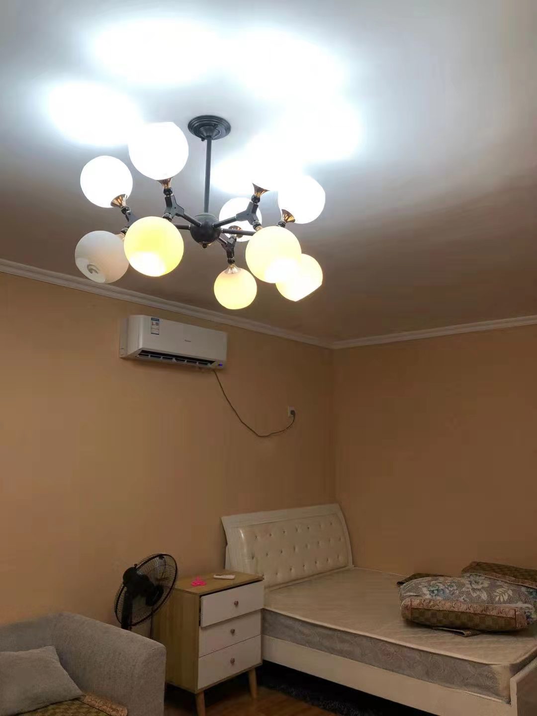 新华东路散盘 1室1厅1卫 1380.0元/月 新华东路散盘 1室1厅1卫 1380.0元/月室内图