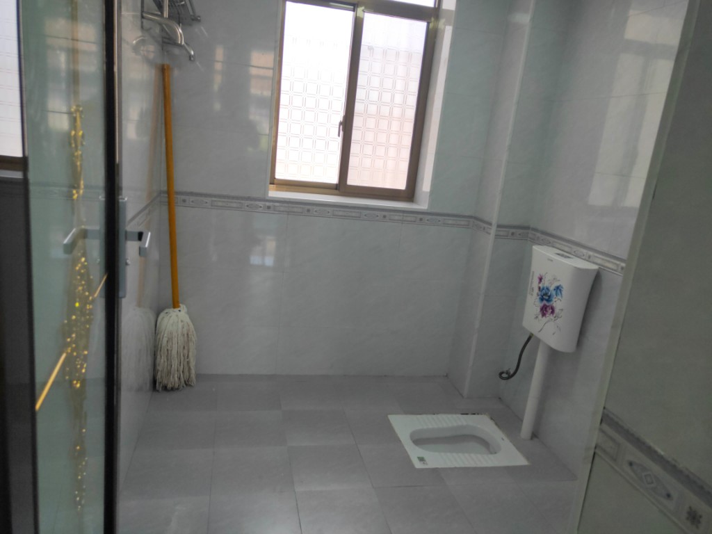 湖南省物堪院益阳分院  3室2厅1卫    66.0万客厅