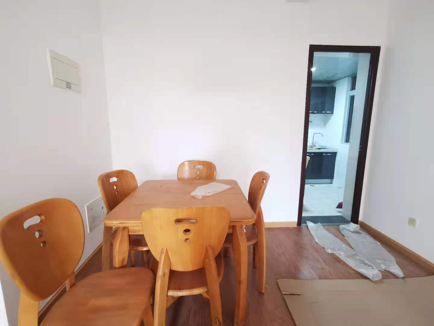 橙花风景  2室1厅1卫   2500.00元/月室内图