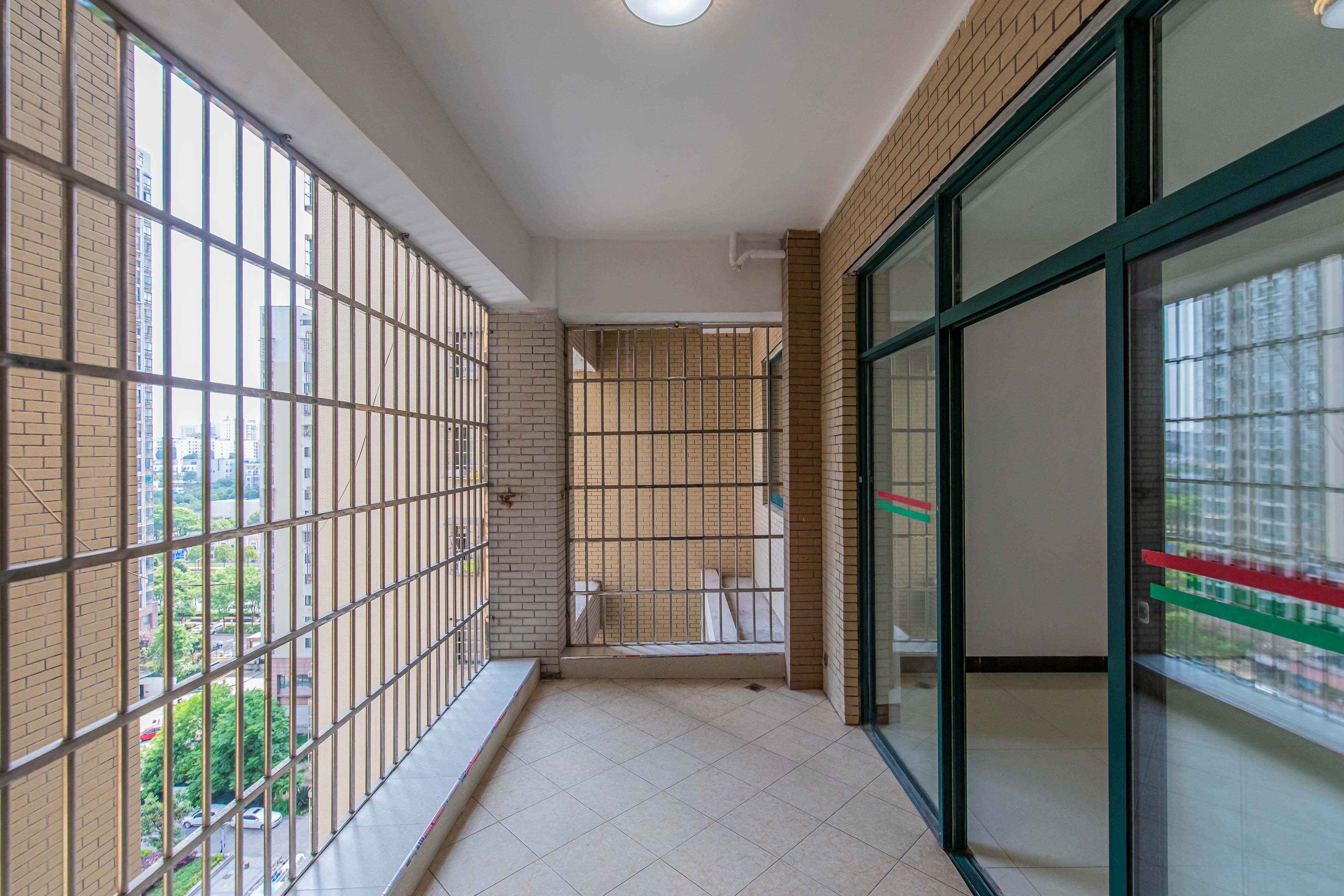 松雅湖畔  3室2厅1卫    86.8万阳台