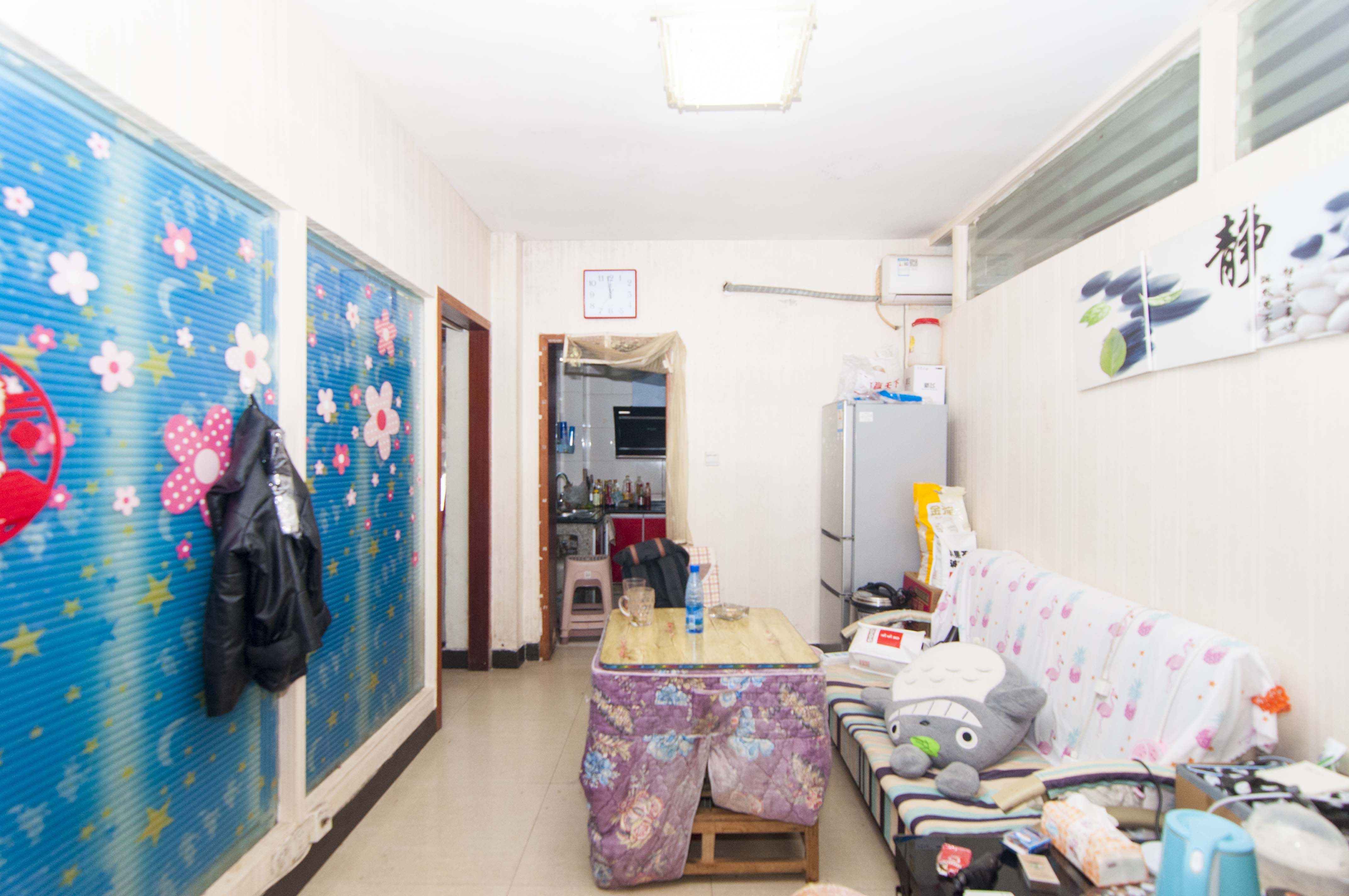 三和公寓  2室1厅1卫    45.0万客厅