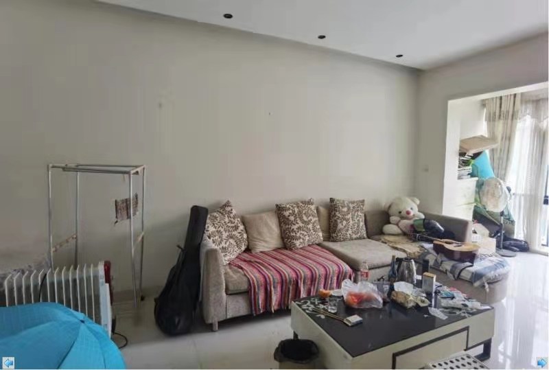 莱茵小镇 4室2厅1卫 56.8万 莱茵小镇 4室2厅1卫 56.8万客厅