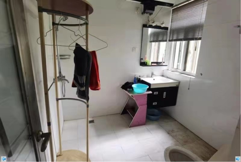 莱茵小镇 4室2厅1卫 56.8万 莱茵小镇 4室2厅1卫 56.8万客厅