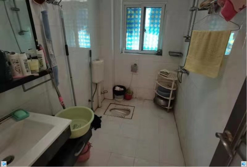 莱茵小镇 4室2厅1卫 56.8万 莱茵小镇 4室2厅1卫 56.8万客厅