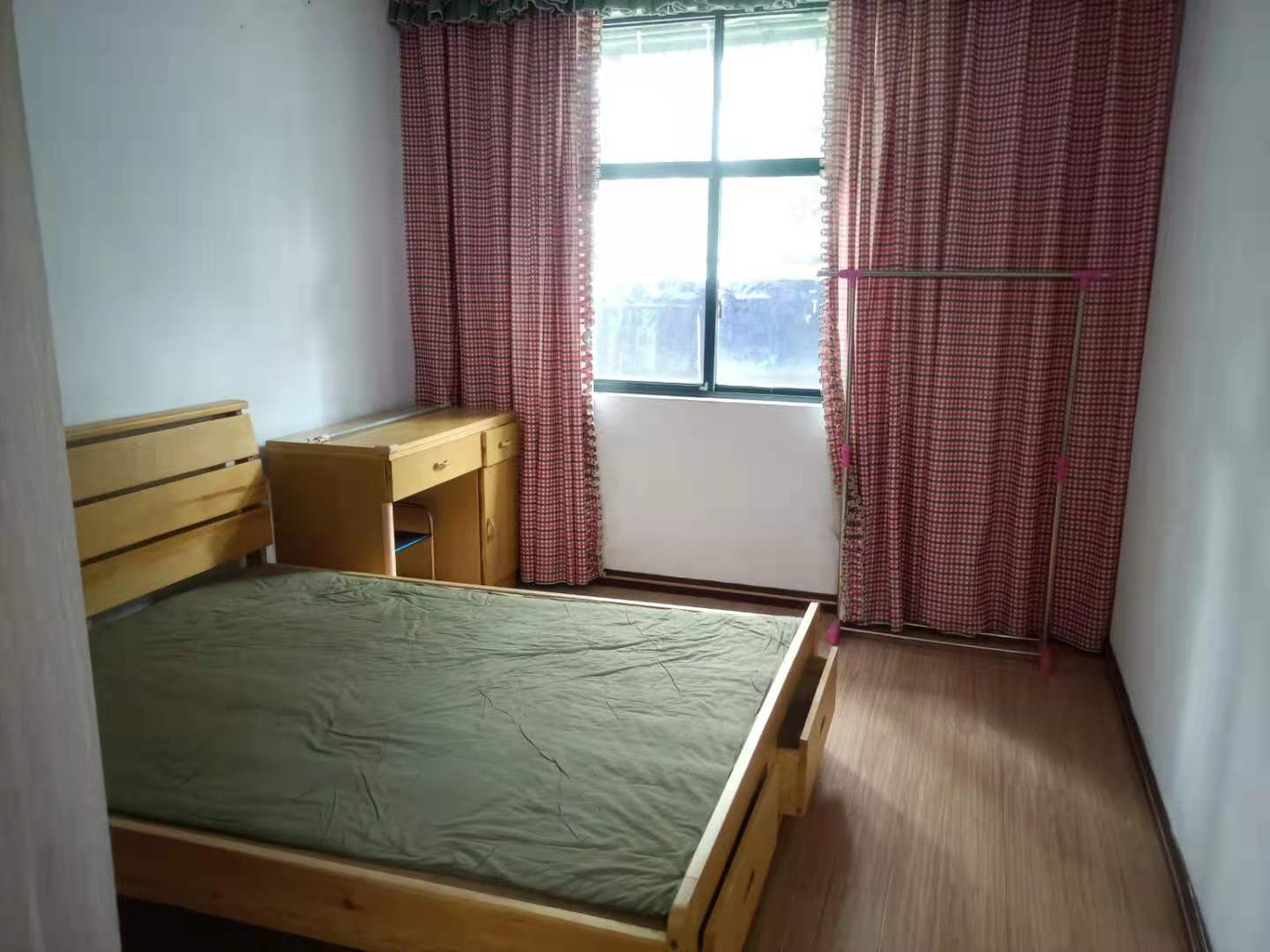 红旗中路37号 2室1厅1卫 1400.0元/月 红旗中路37号 2室1厅1卫 1400.0元/月室内图