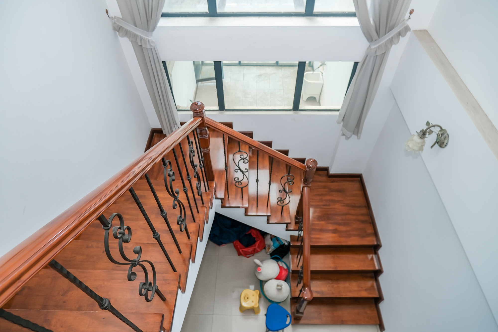 美林水郡  5室2厅2卫    200.0万阳台