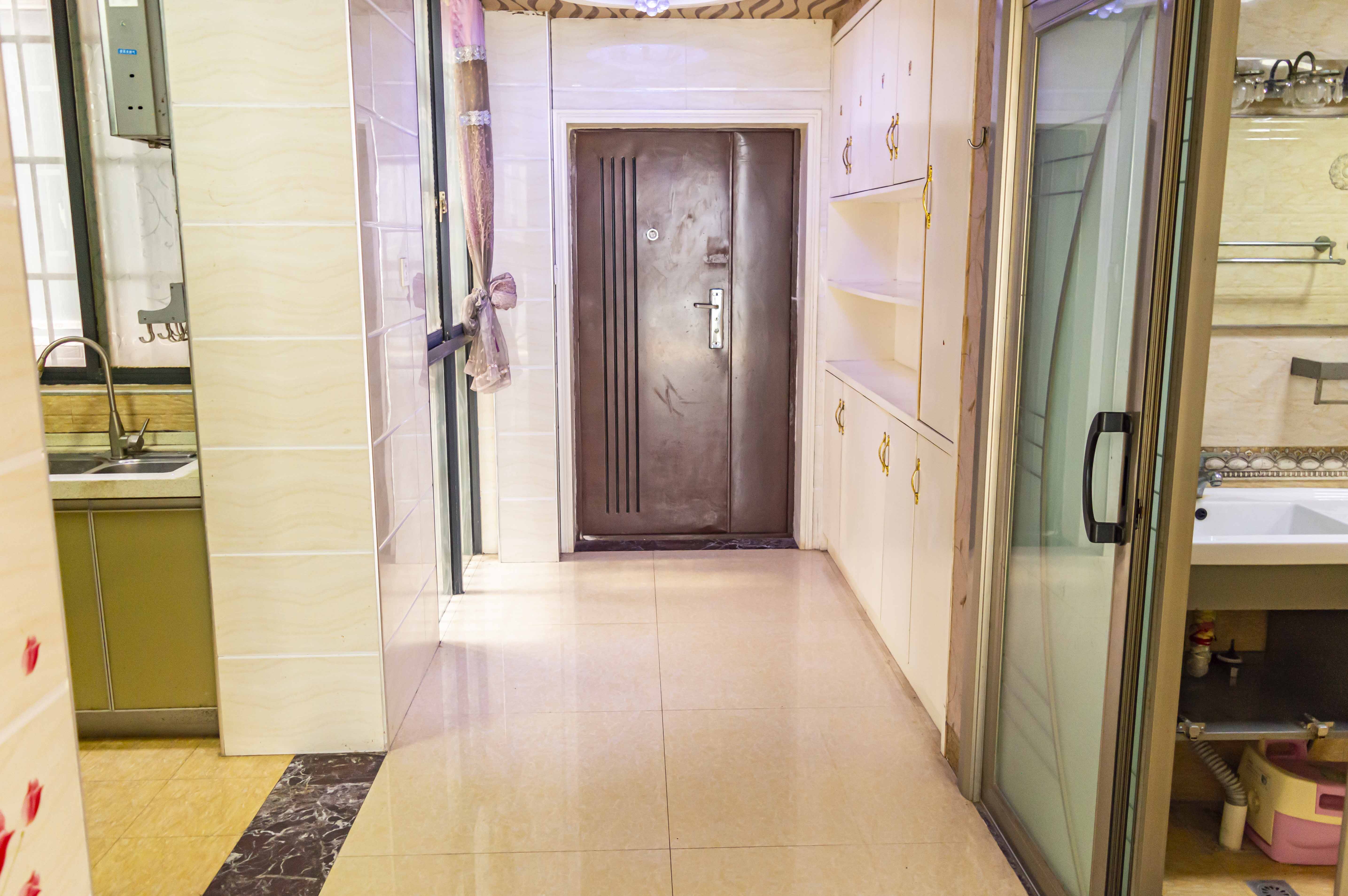 旺佳华府  2室2厅1卫    68.0万 旺佳华府  2室2厅1卫    68.0万客厅