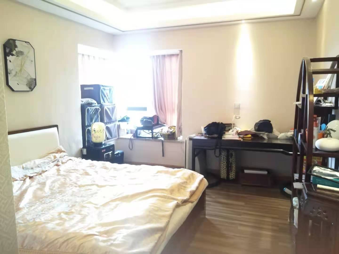星月都会  3室2厅2卫   90.00万卧室