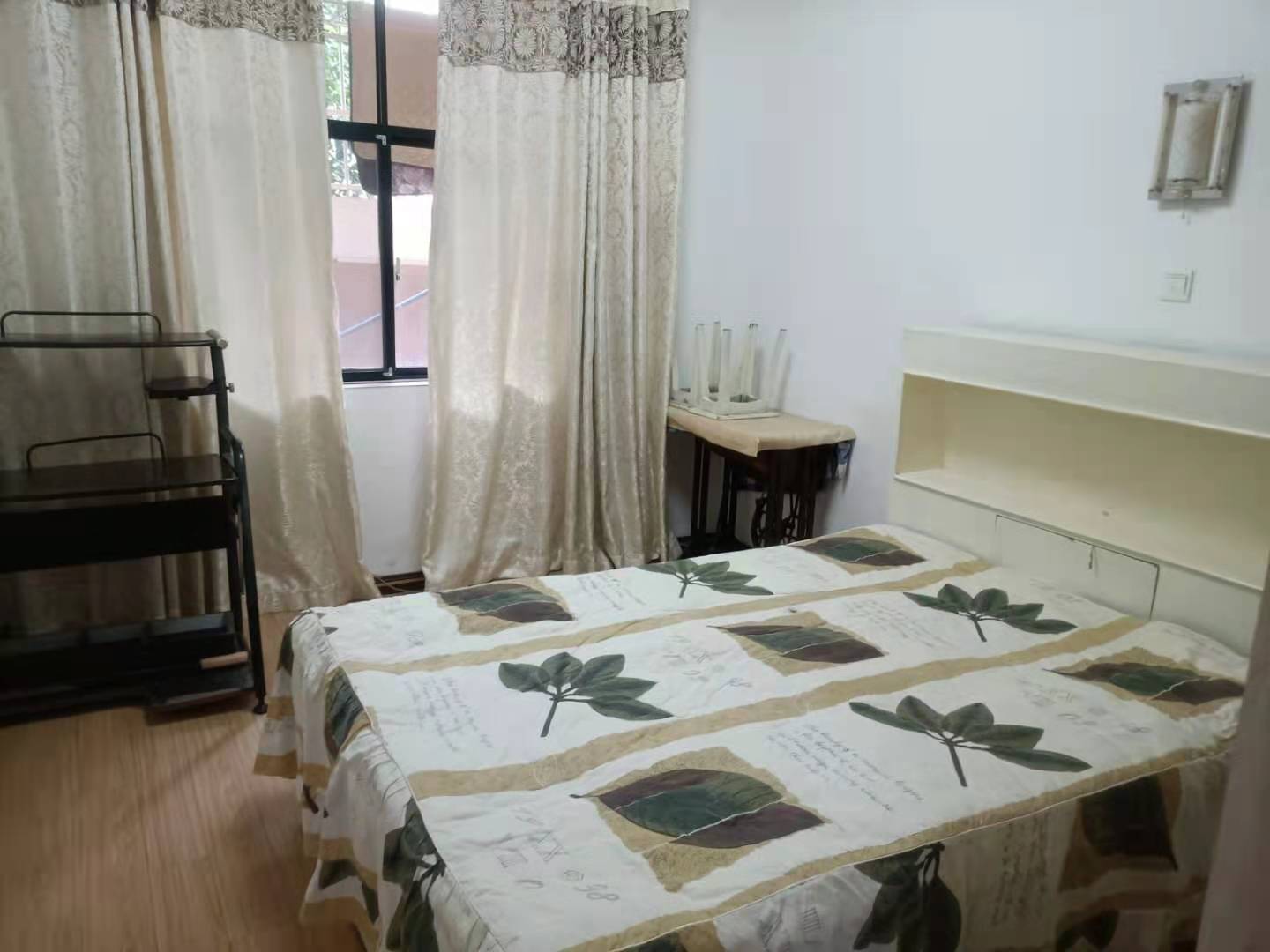 红旗中路37号 2室1厅1卫 1400.0元/月 红旗中路37号 2室1厅1卫 1400.0元/月室内图