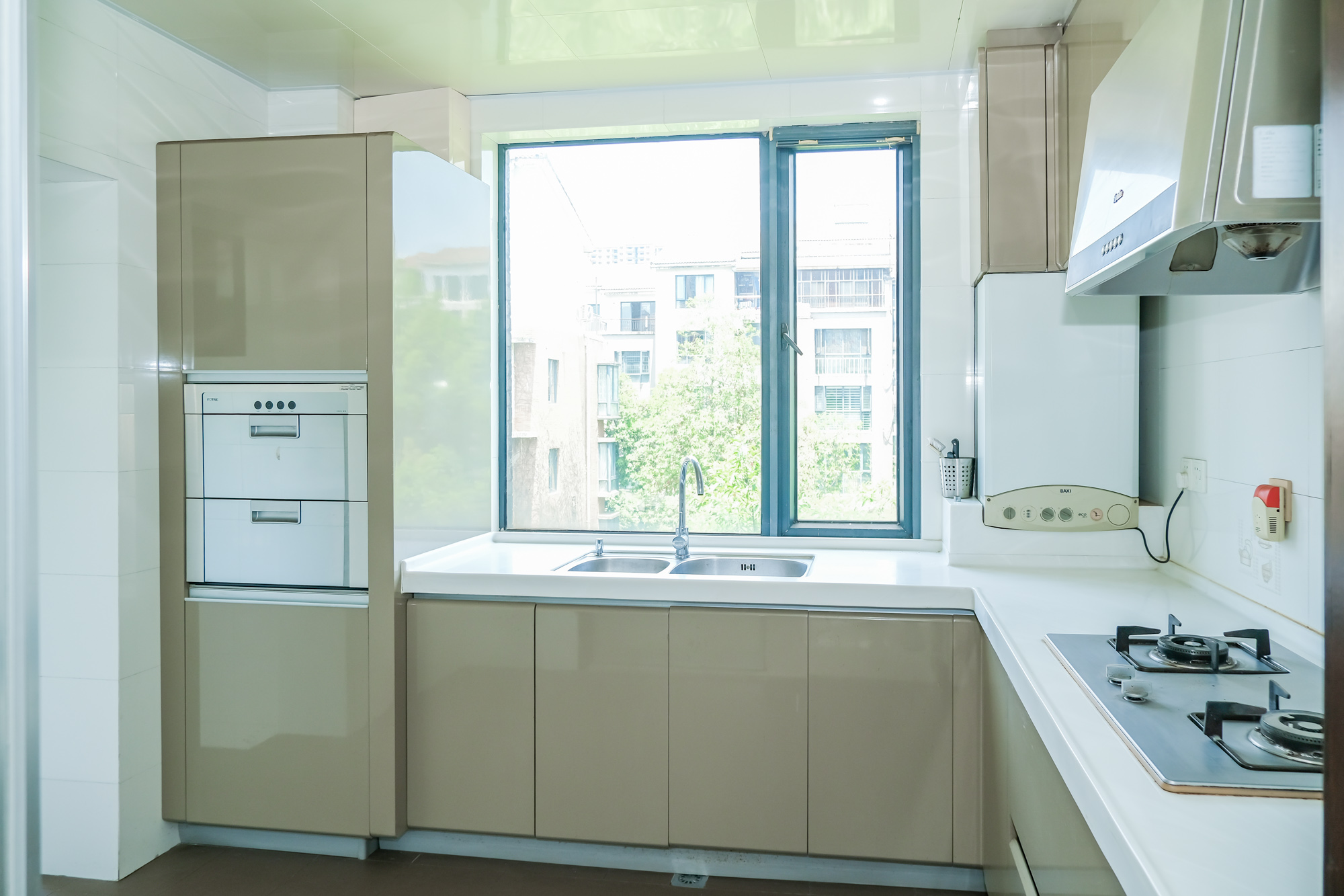 美林水郡  5室2厅2卫    200.0万厨房