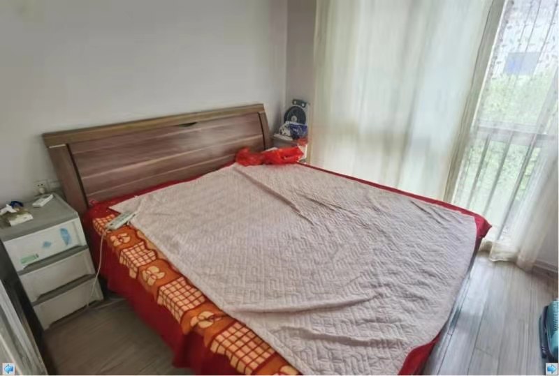 莱茵小镇 4室2厅1卫 56.8万 莱茵小镇 4室2厅1卫 56.8万客厅