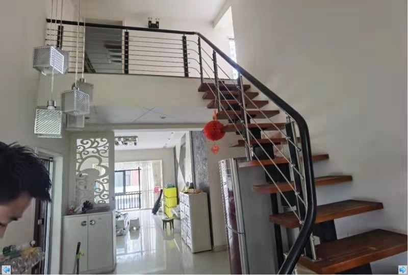 莱茵小镇 4室2厅1卫 56.8万 莱茵小镇 4室2厅1卫 56.8万客厅