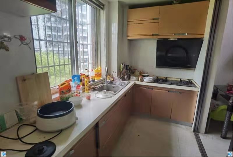 莱茵小镇 4室2厅1卫 56.8万 莱茵小镇 4室2厅1卫 56.8万客厅