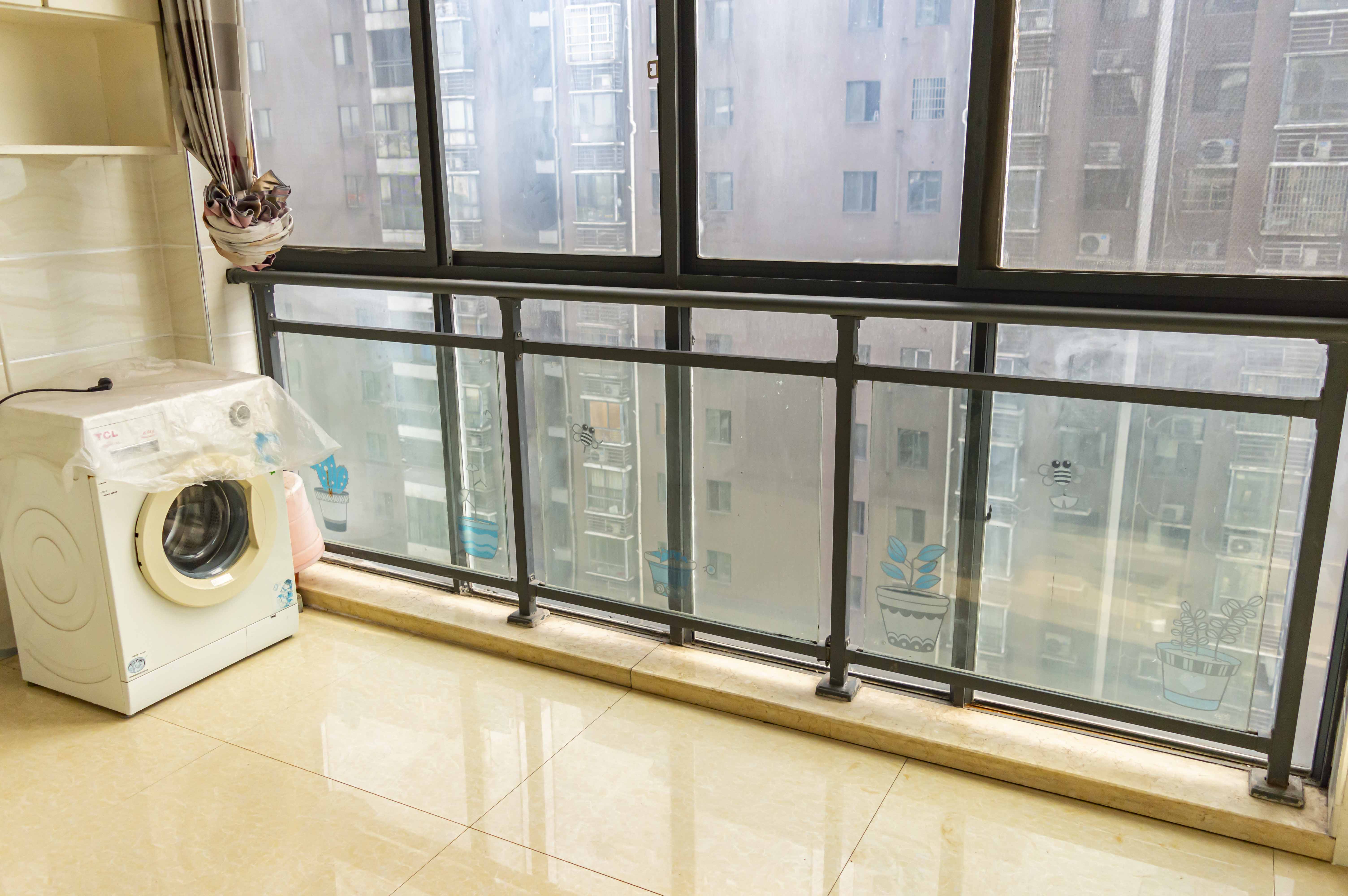 旺佳华府  2室2厅1卫    68.0万 旺佳华府  2室2厅1卫    68.0万客厅