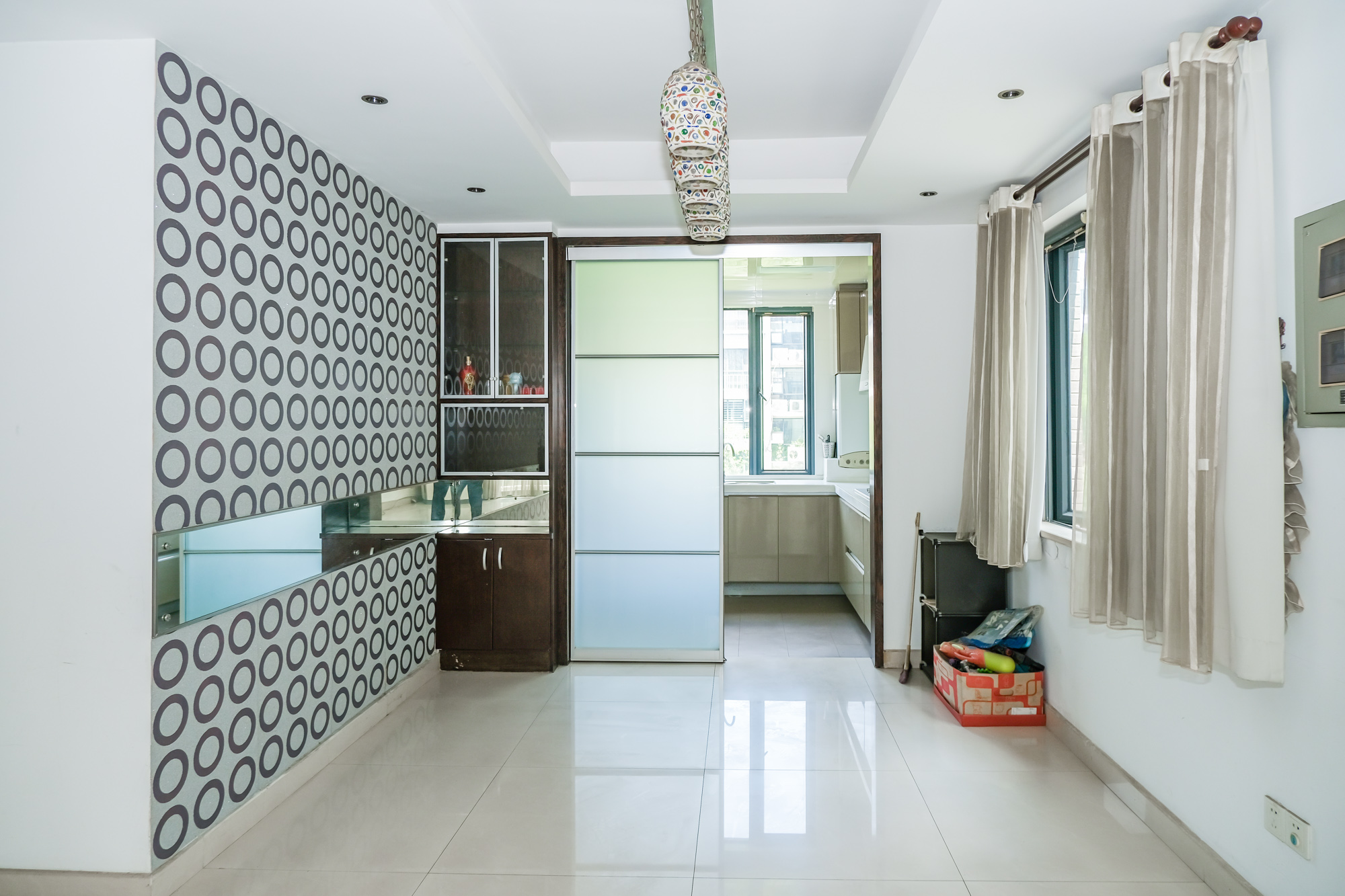 美林水郡  5室2厅2卫    200.0万客厅