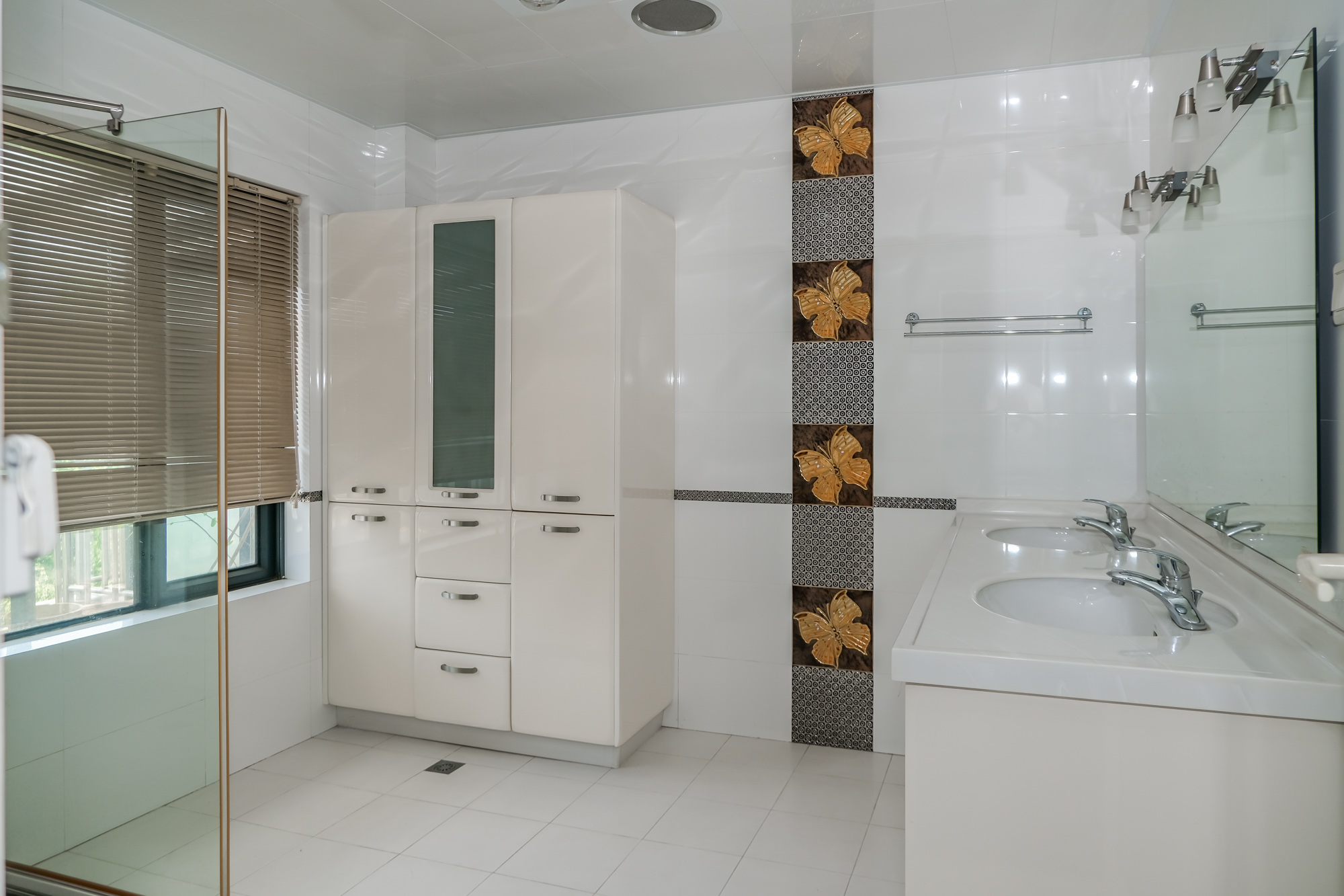 美林水郡  5室2厅2卫    200.0万卫生间