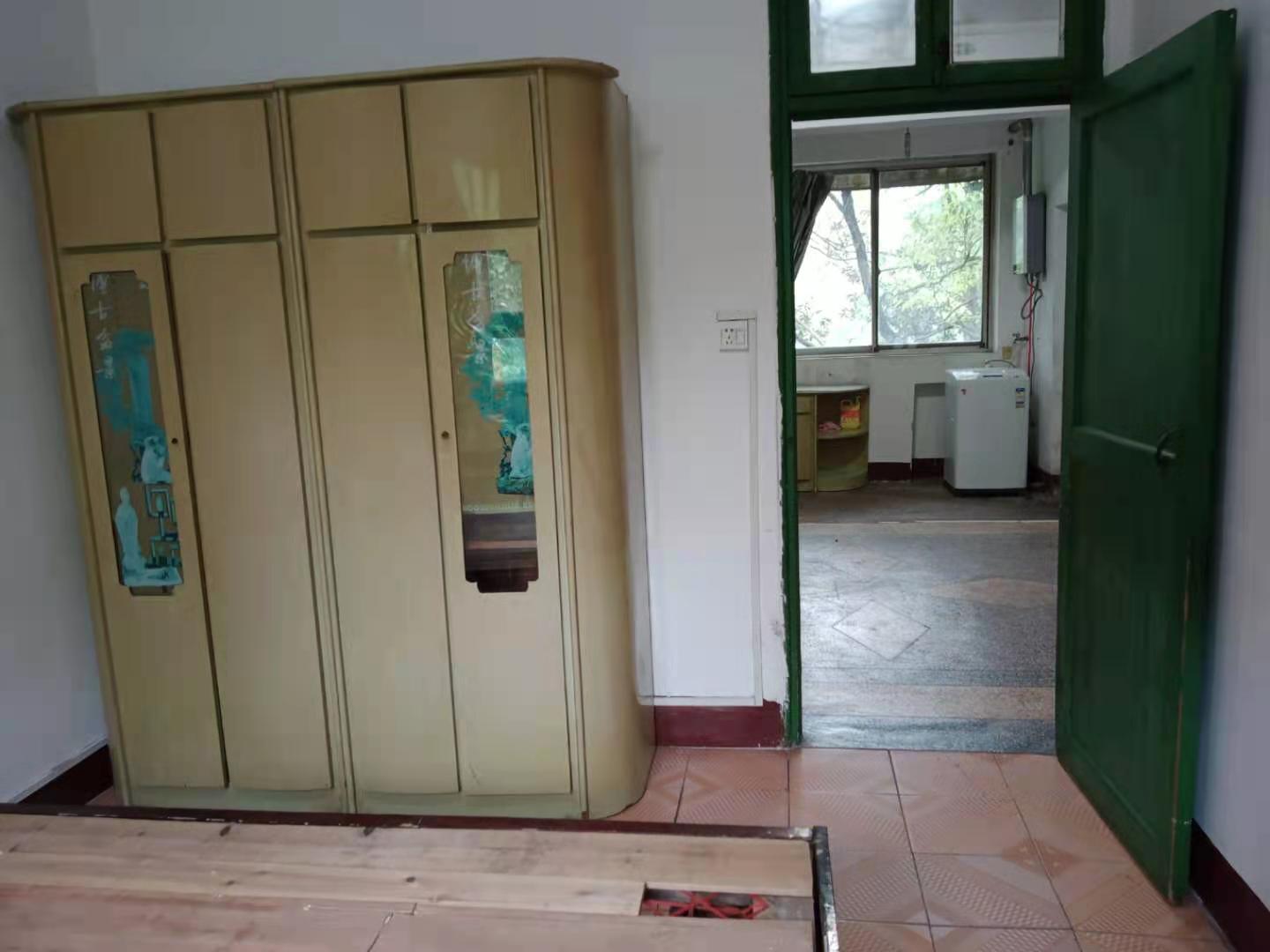 秀峰小区 2室1厅1卫 650.0元/月 秀峰小区 2室1厅1卫 650.0元/月室内图