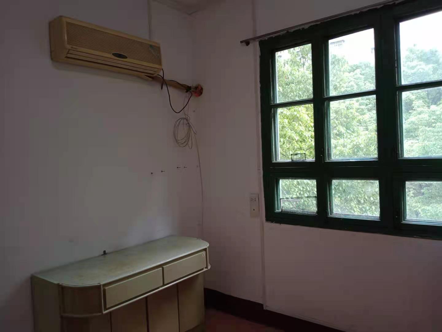 秀峰小区 2室1厅1卫 650.0元/月 秀峰小区 2室1厅1卫 650.0元/月室内图