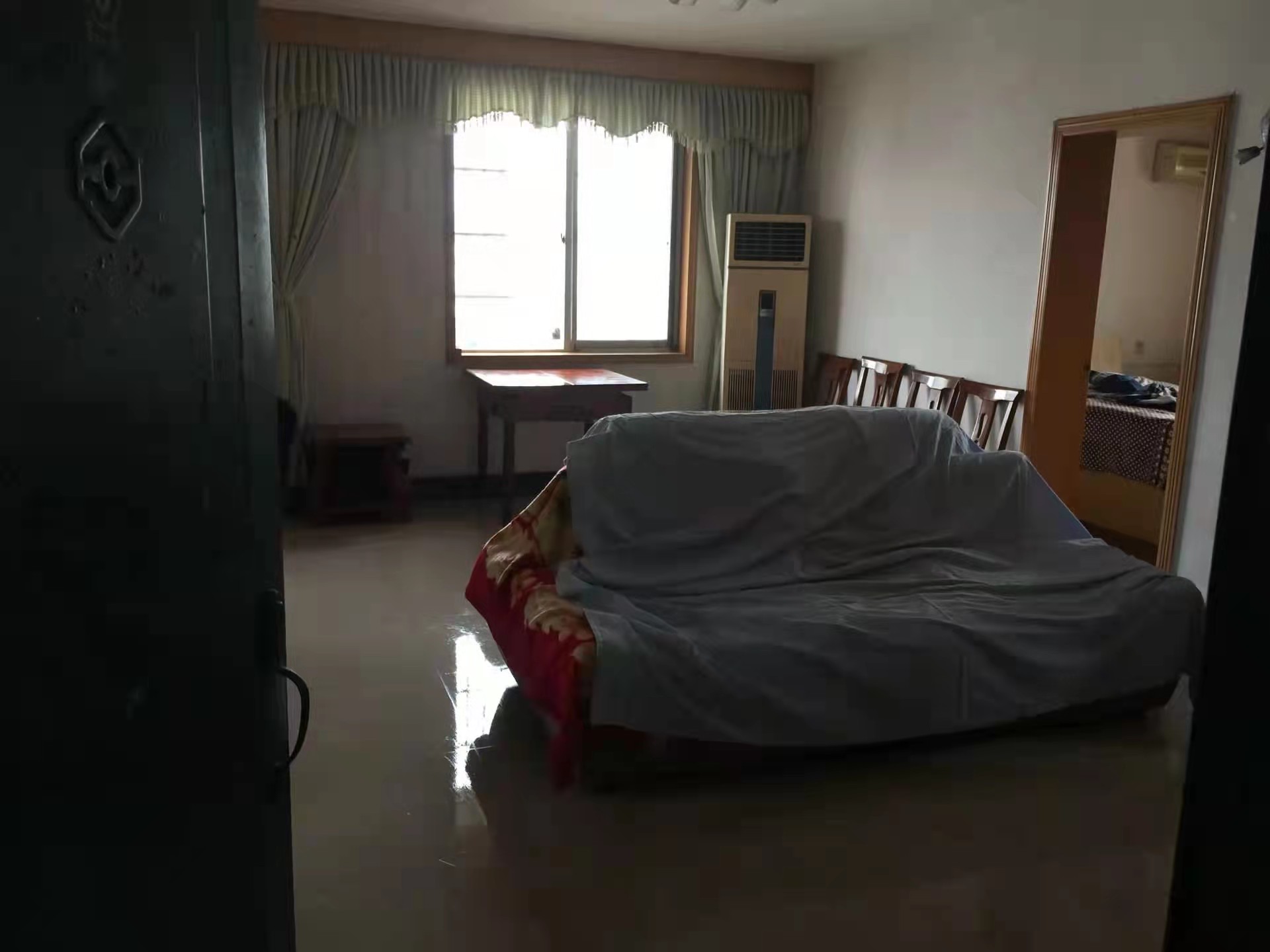 骆家坝小区  3室1厅1卫    1400.0元/月室内图1