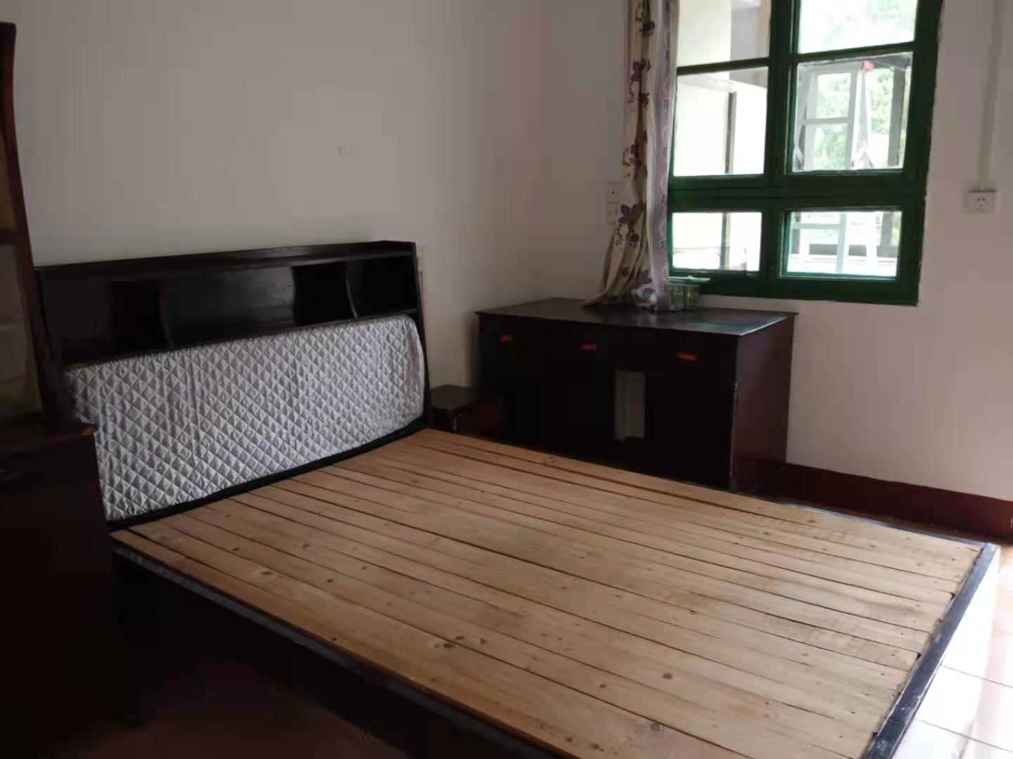 秀峰小区 2室1厅1卫 650.0元/月 秀峰小区 2室1厅1卫 650.0元/月室内图