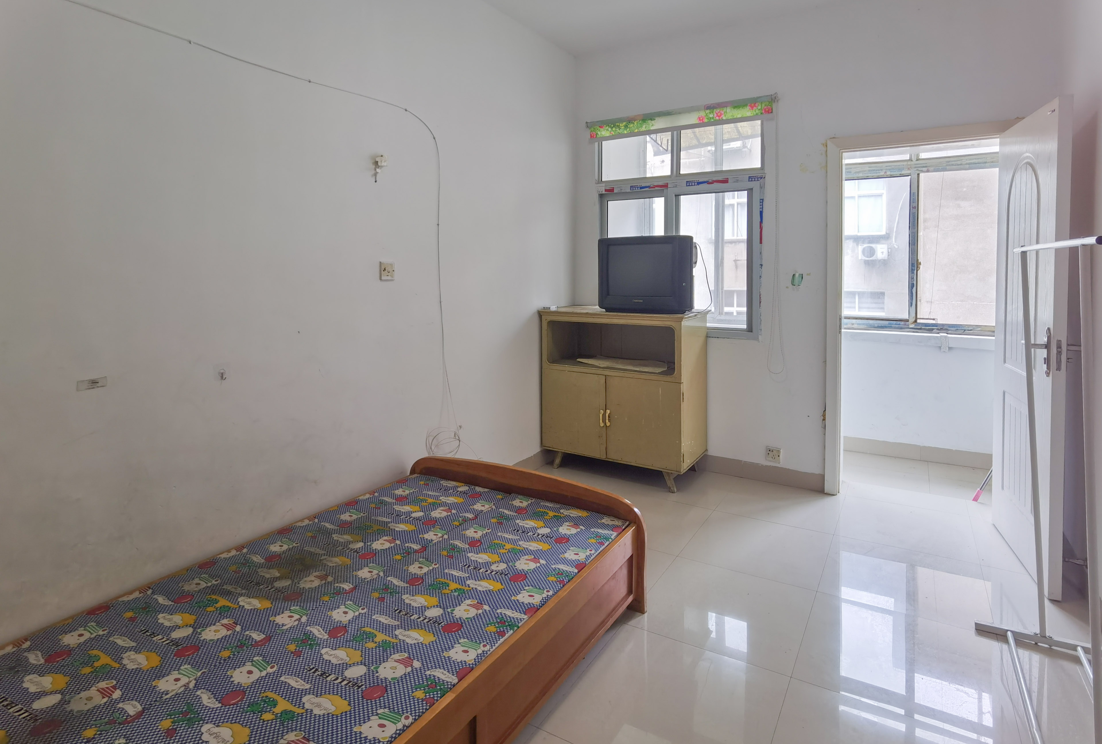 人民路散盘 3室1厅1卫 23.0万 人民路散盘 3室1厅1卫 23.0万客厅