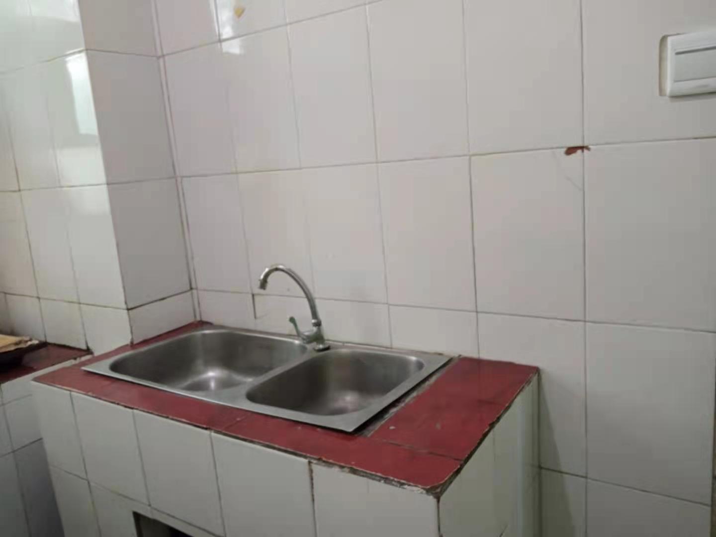 秀峰小区 2室1厅1卫 650.0元/月 秀峰小区 2室1厅1卫 650.0元/月室内图