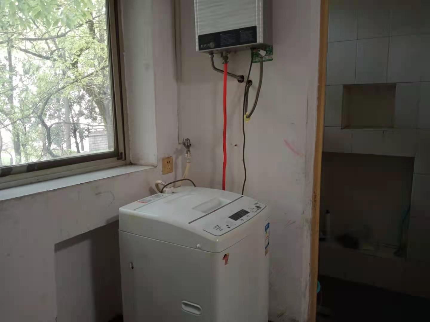 秀峰小区 2室1厅1卫 650.0元/月 秀峰小区 2室1厅1卫 650.0元/月室内图