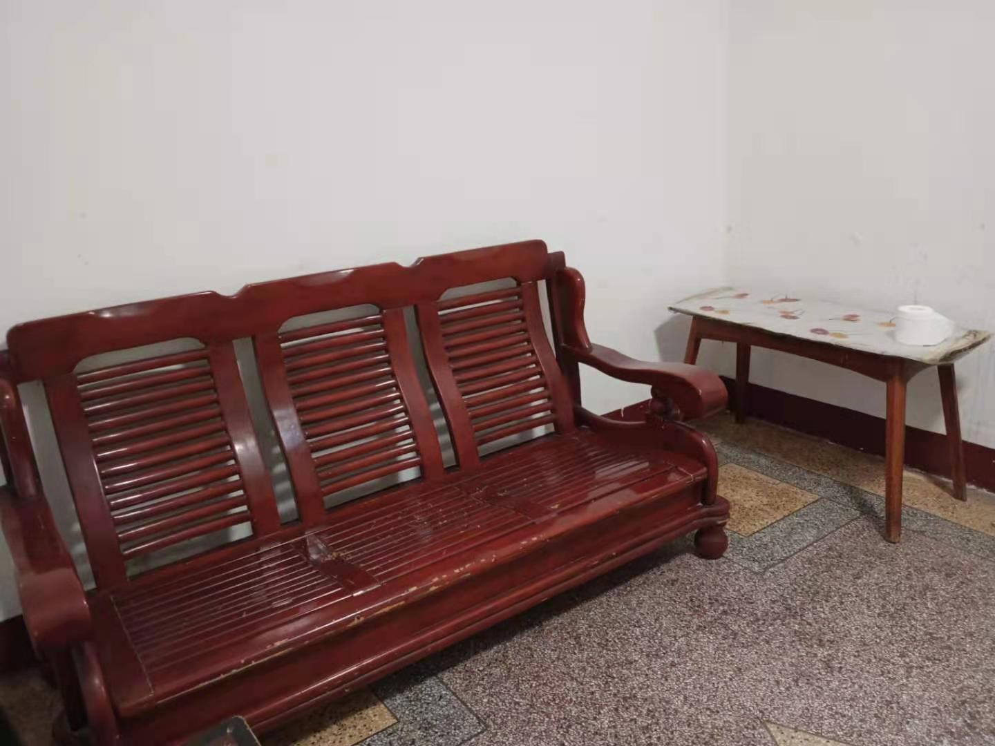 秀峰小区 2室1厅1卫 650.0元/月 秀峰小区 2室1厅1卫 650.0元/月室内图