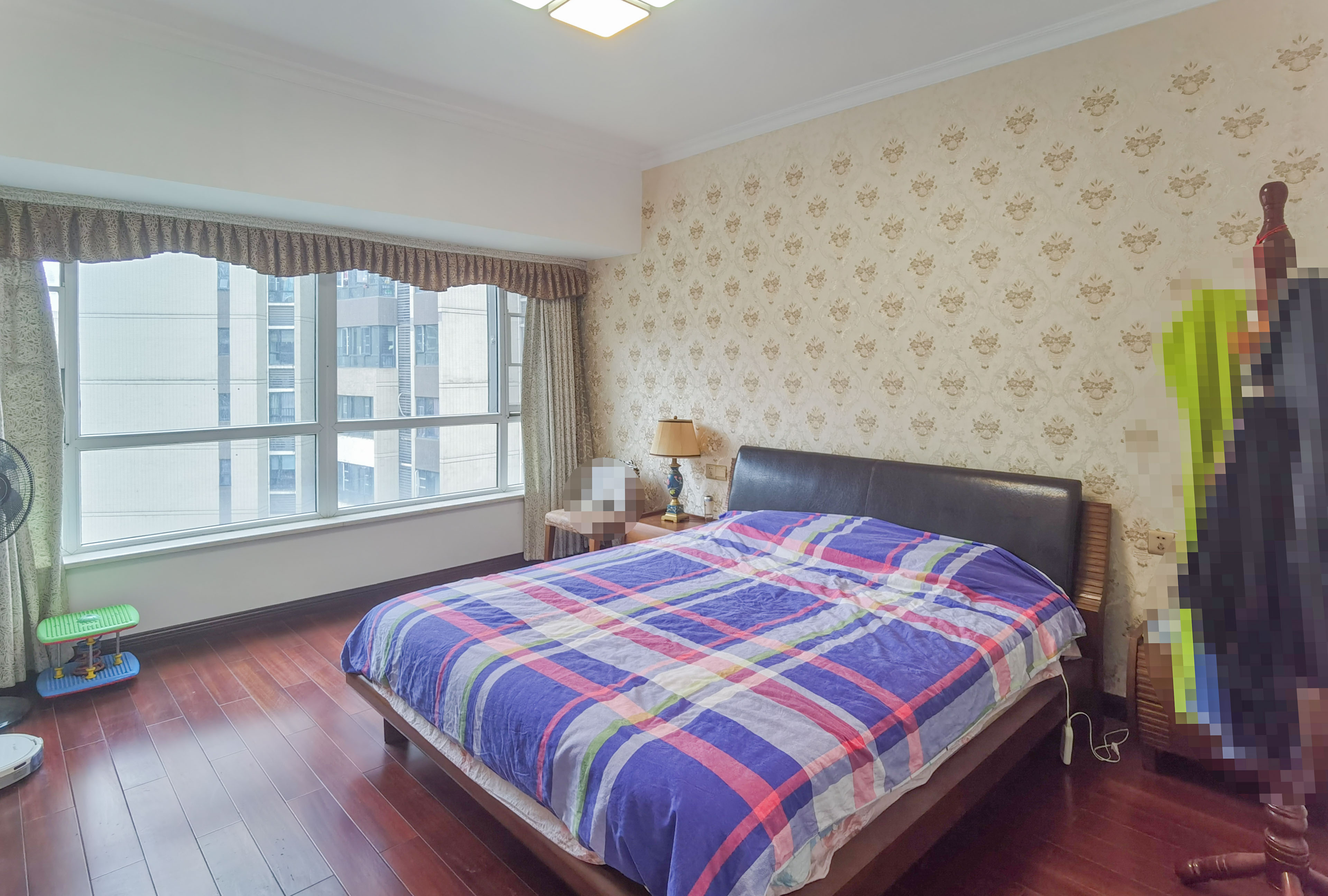 美的城三期  3室2厅2卫    90.8万 美的城三期  3室2厅2卫    90.8万客厅